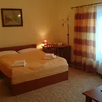 Zamek Karnity Hotel Miłomłyn