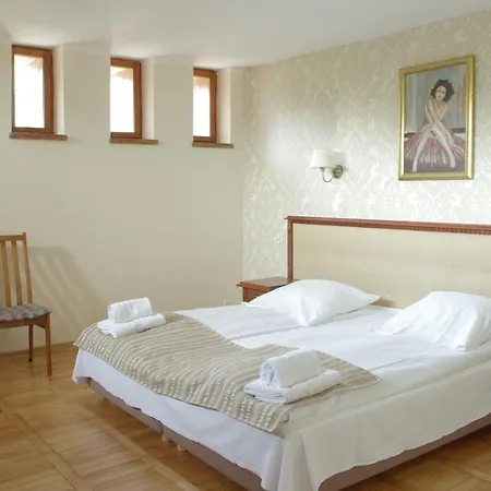 Hotel Zamek Karnity 3*