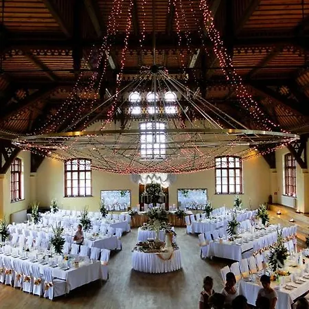Zamek Karnity Hotel Miłomłyn